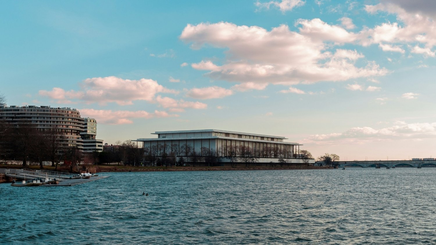 New Years Kiss on ESPN, Renaming the Kennedy Center, Tradlife Affordability and Ken Burns take on The American Revolution