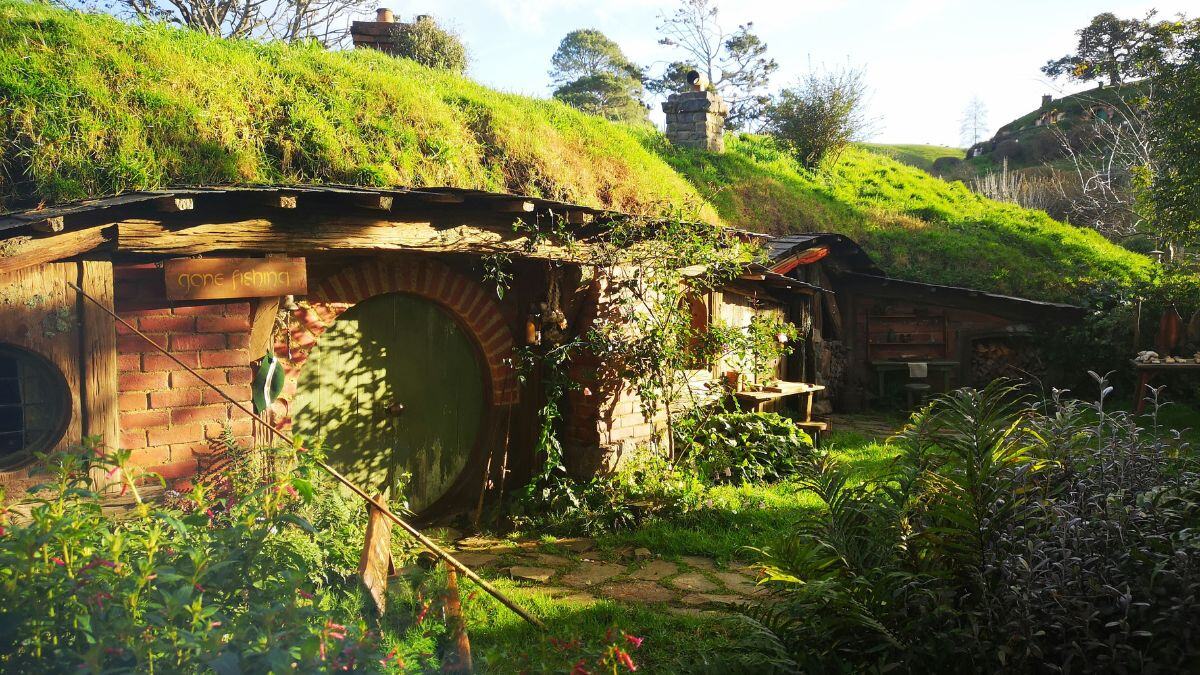 The Deconstruction of Middle-Earth